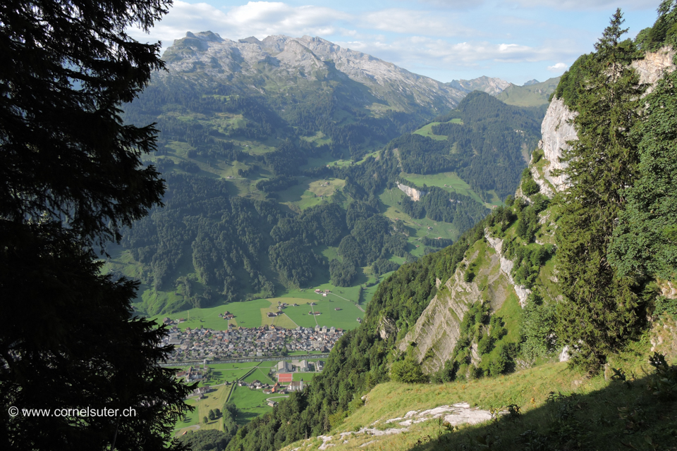 Wir steigen weiter, Sicht zurück zum Heuberigsboden.