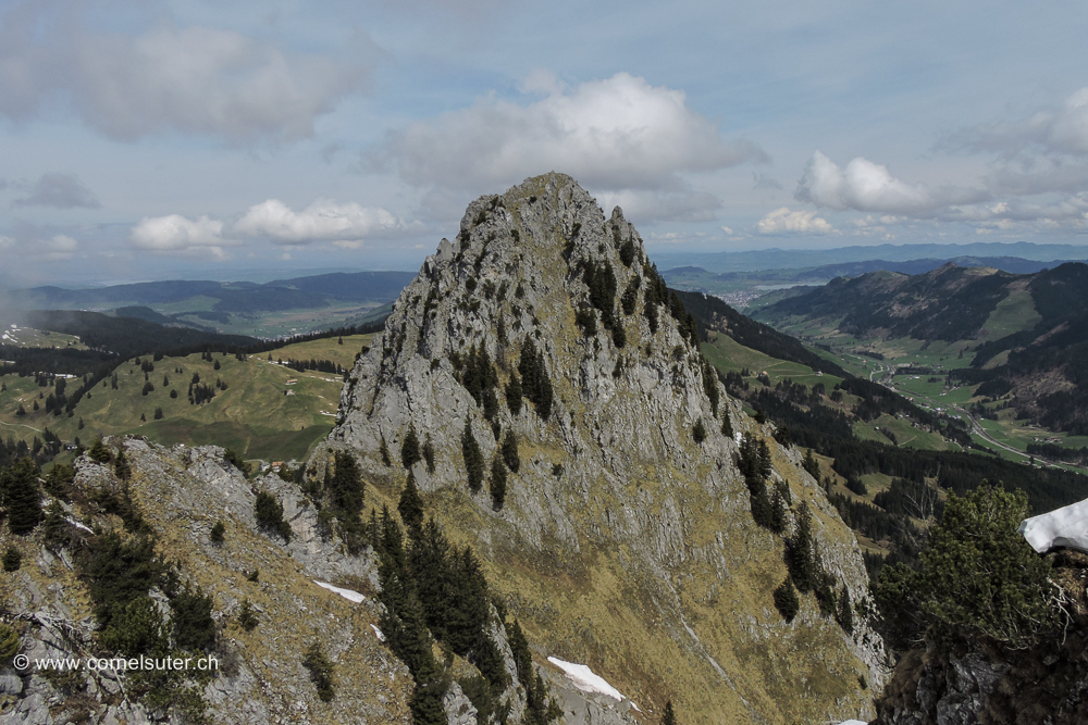 Sicht hinüber zum Haggenspitz 1761m.