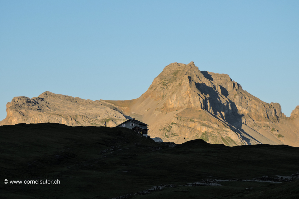 Morgenstimmung  Sicht zur Glattalp SAC (Homepage / Karte) im Hintergrund die Läged Windgällen 2573m und Schächentaler Windgällen 2764m.