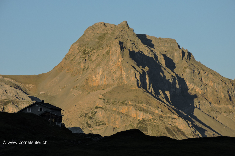 Morgenstimmung  Sicht zur Glattalp SAC (Homepage / Karte) im Hintergrund die Schächentaler Windgällen 2764m.