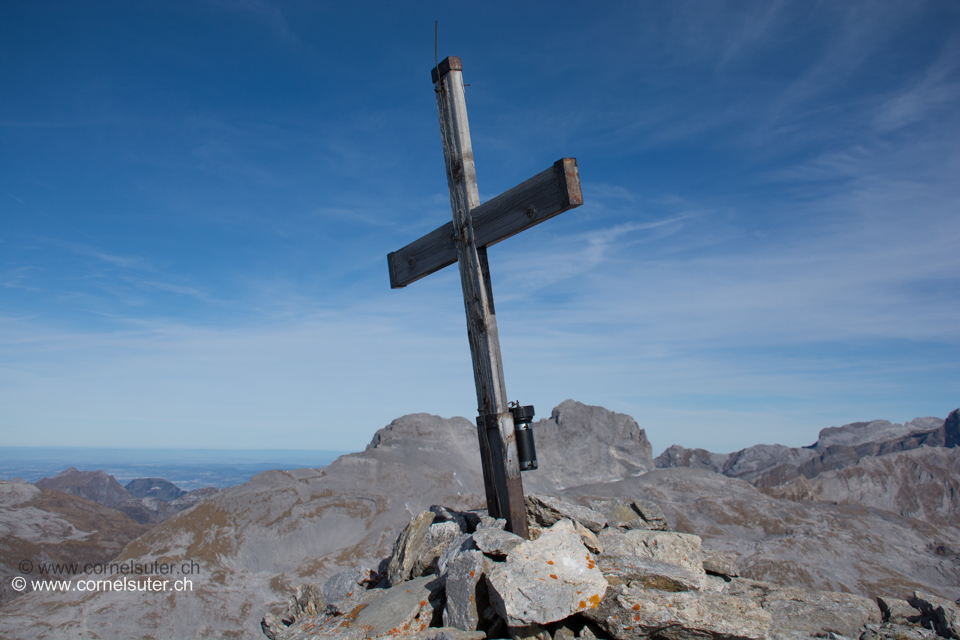 Das Gipfelkreuz auf dem Höch Turm 2666m.