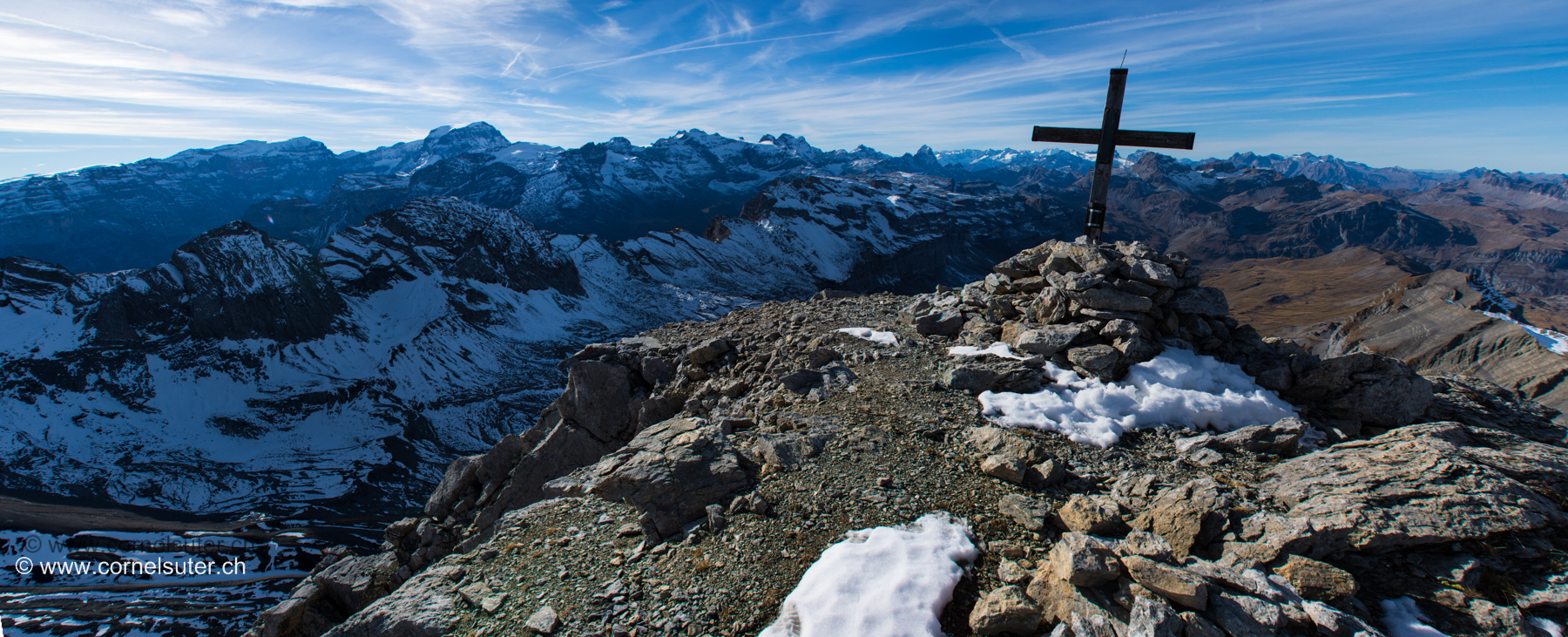 Panorama: Bifertenstock 3419m - Tödi 3614m - Clariden 3267m - Chammliberg 3215m - Schärhorn 3294m - Gross Ruchen 3138m - Gross Windgällen 3187m -usw.....