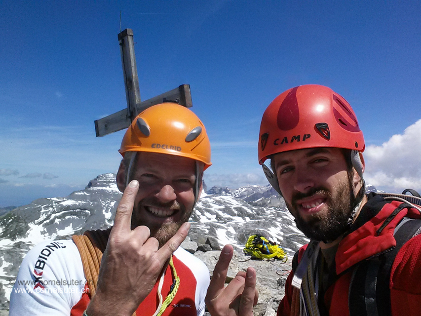 yess yess ... heute haben wir uns ein laaaang ersehntes Projekt erfüllt.. Höch Turm 2666m Überschreitung Ufstieg ab Furggele... grandios...Abstieg auf der Normalroute.Gipfel um 12 Uhr erreicht. (Bild von Martin)