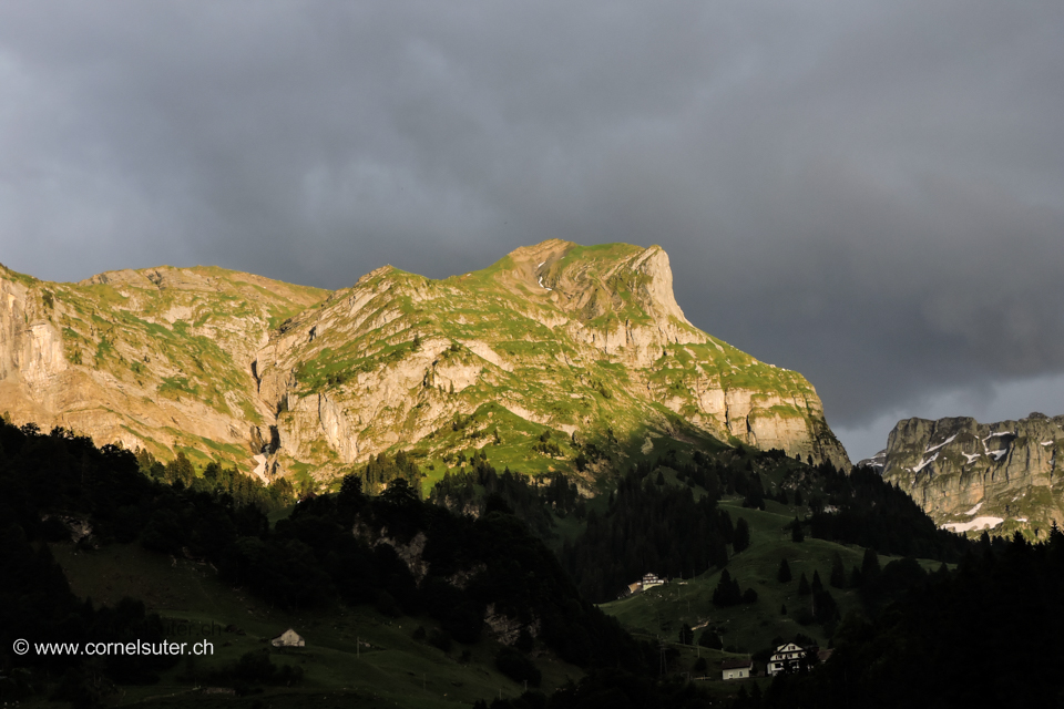 Nach der Tour im Bisisthal, Sicht zum Hängst 2002m.