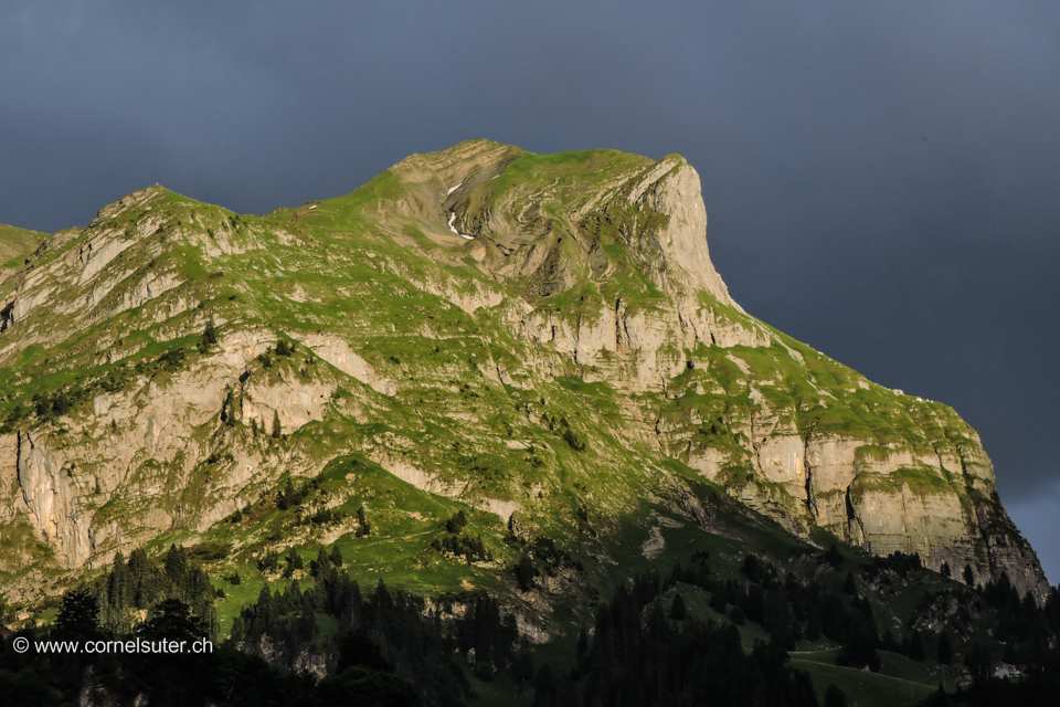 Nach der Tour im Bisisthal, Sicht zum Hängst 2002m.