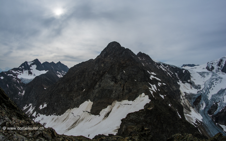 Links hinten der Stucklistock 3313m, rechts der Steigletscher.