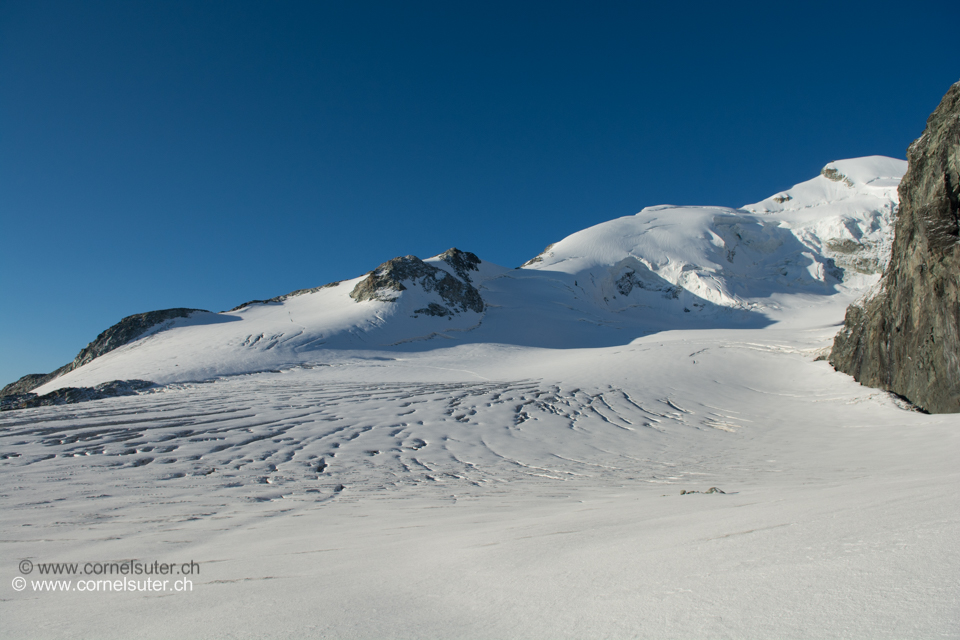 Sicht auf unsere Route der Hohlaubgrat hinauf zum Allalinhorn 4027m.