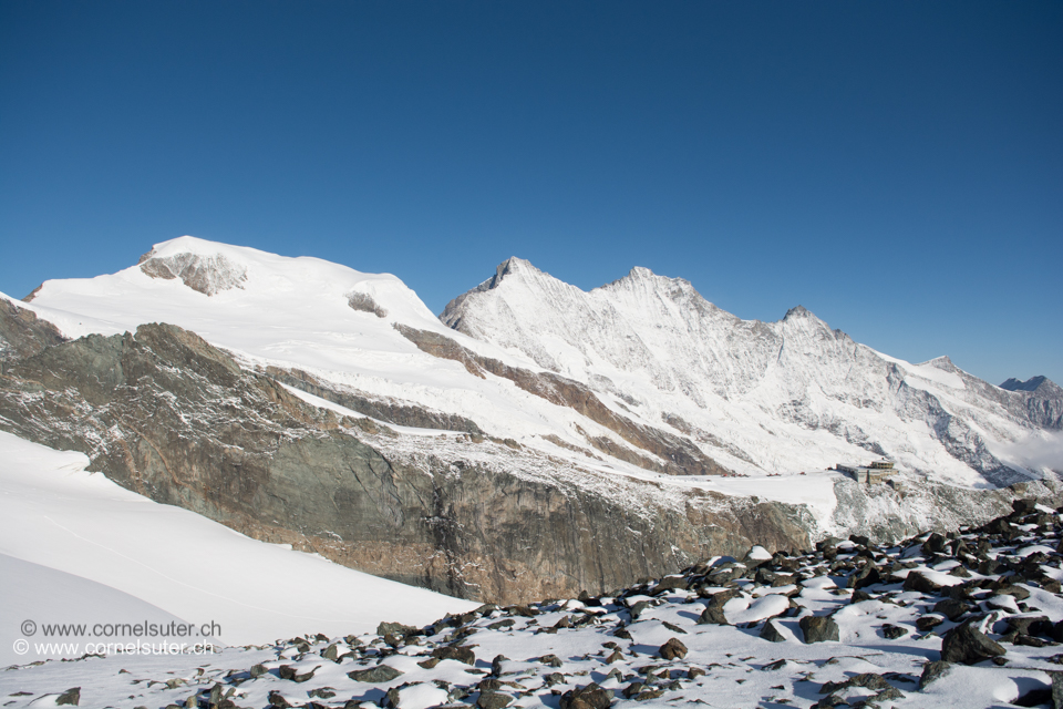 Alphubel 4206m, Täschhorn 4491m und Dom 4545m, Lenzspitze 4294m.