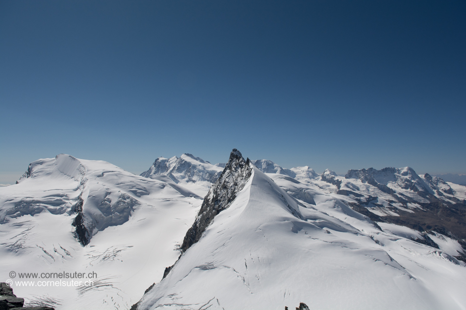 Sicht zum Rimpfischhorn 4199m, dahinter Monterosa usw....