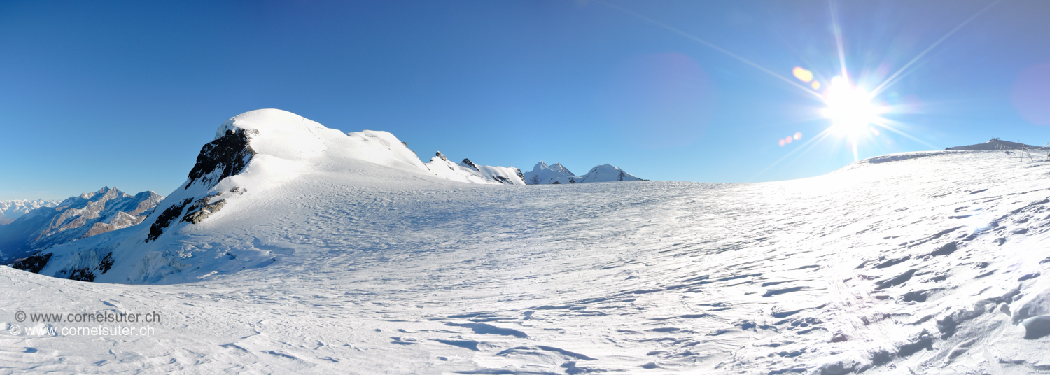 übersicht auf dem Breithornplateau ca 3800m, Sicht zum Breithorn 4164m.