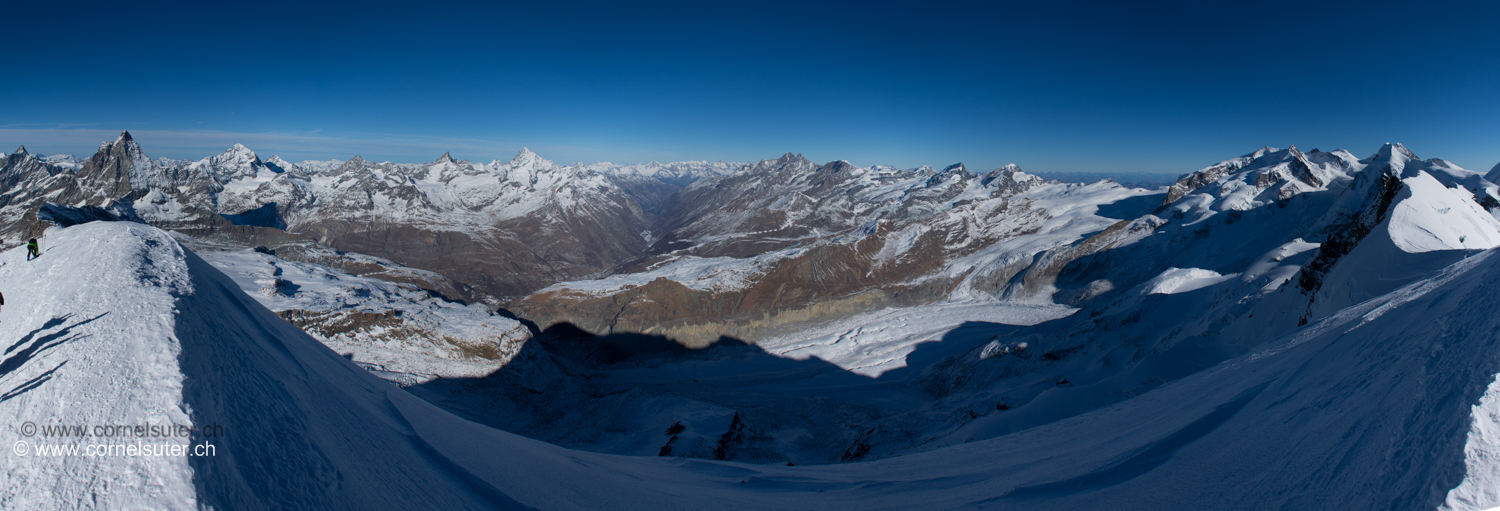 Sicht Richtung Zermatt und es sind ein paar viele 4tausender zu erkennen, herrliches Wetter haben wir erwischt.