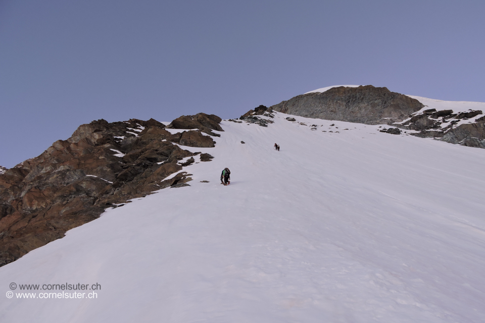 Bereits am Aufstieg auf dem Grat nach dem Triftjisattel.
