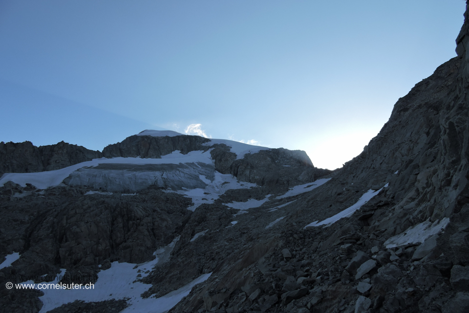 Am Aufstieg rechts oben die Senke des Galensattels 3113m.