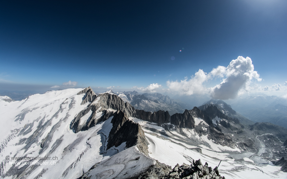Sicht Richtung Tiefenstock 3515m, Dammastock 3630m, Sustenhorn 3503m usw.