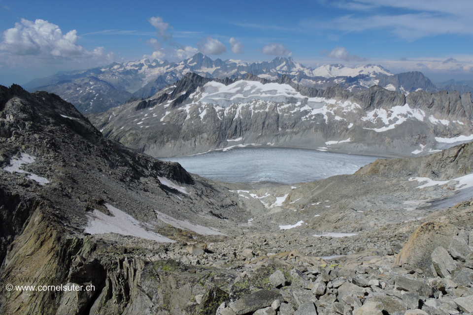 Beim Galenstattel 3113m hinuter zum Rhonegletscher.