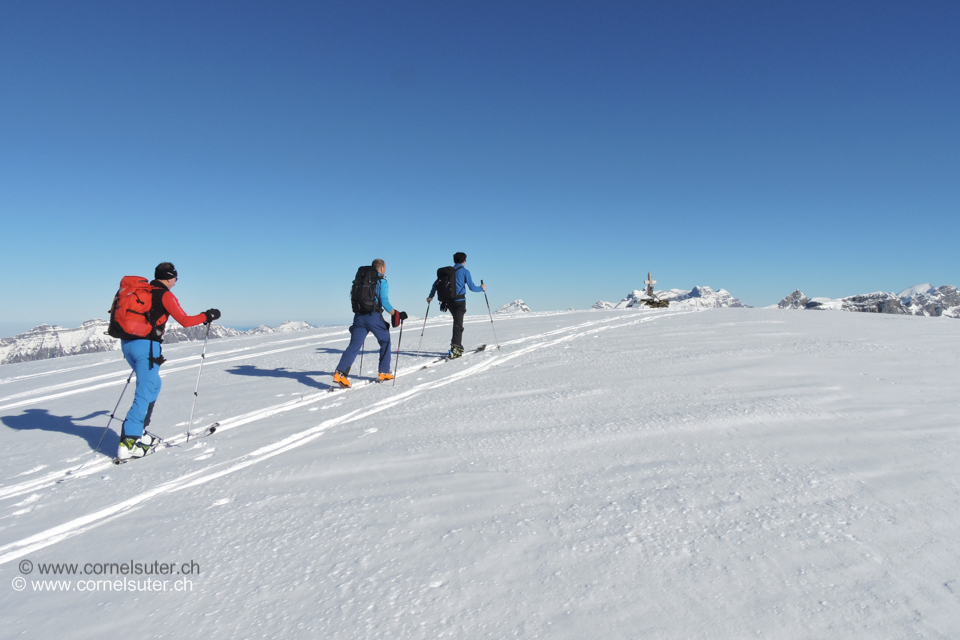 Wir erreichen das Gipfelkreuz des Glatten 2505m.