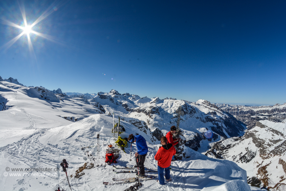 Man beachte die Weite, rechts unten das Sahli, links oben das Schärhorn 3294m.