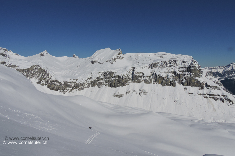 Seestock 2429m, Alplerhorn 2380m, Sangigrat 2275m.