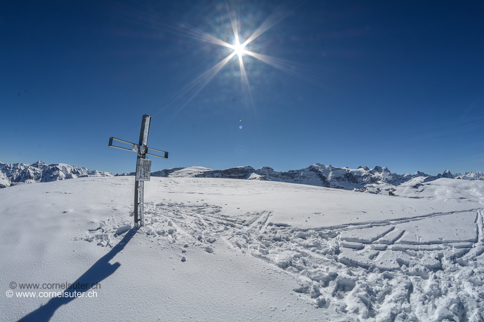 Das Gipfelkreuz auf dem Läckistock 2486m