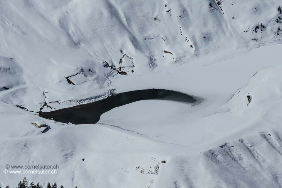 Das EBS nutzt das Wasser von der Muota für die Strom gewinnung, hier der Waldisee, ein Druckstollen geht hinunter zum Sahli, dort wird das Wasser bereits wieder gestaut, nächstes Bild.