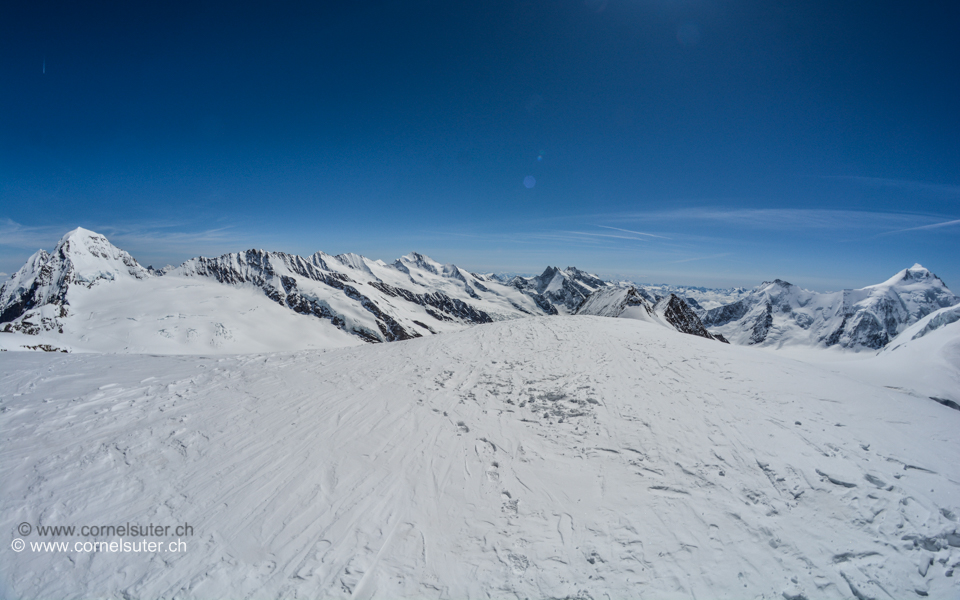 Panorama links der Mönch 4107m bis nach Rechts zum Aletschhorn 4193m.