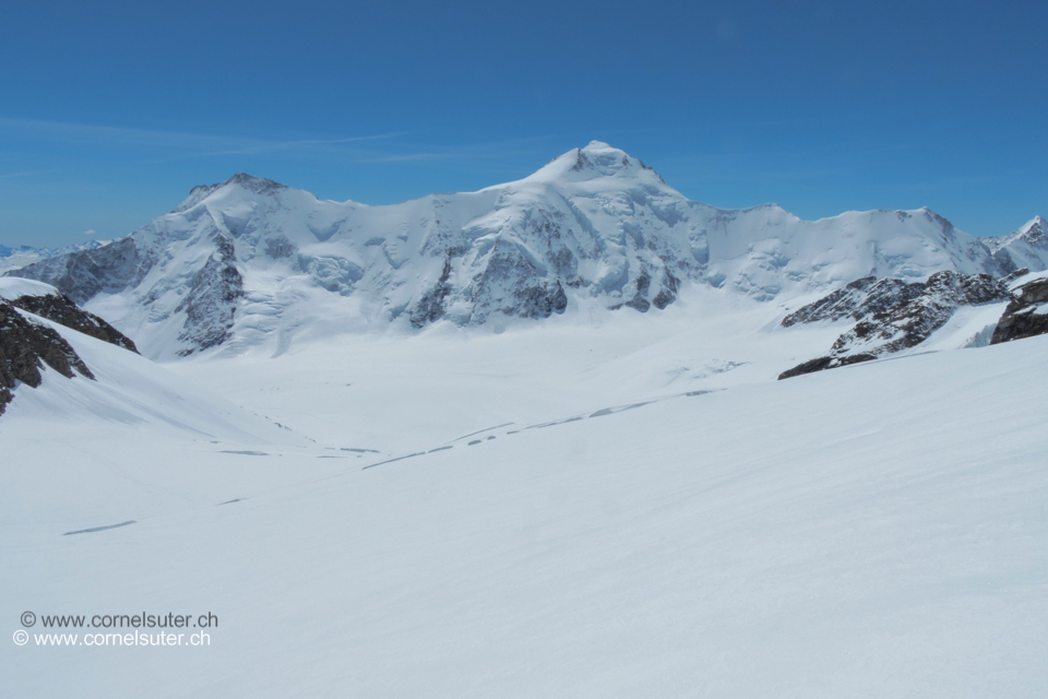 Und das Aletschhorn 4193m immer vor uns.