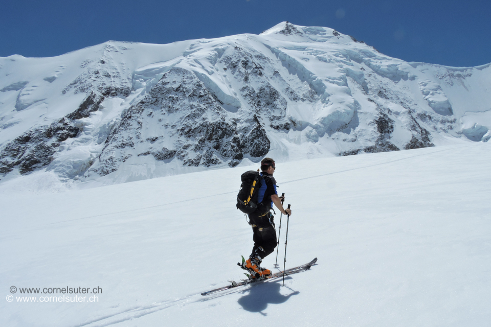 Nun folgt ein langer flacher aufstieg zur Lötschenlücke 3167m, bei diesem Wetter kann es schon ziemlich heiss werden, ufff schwitz schwitz....