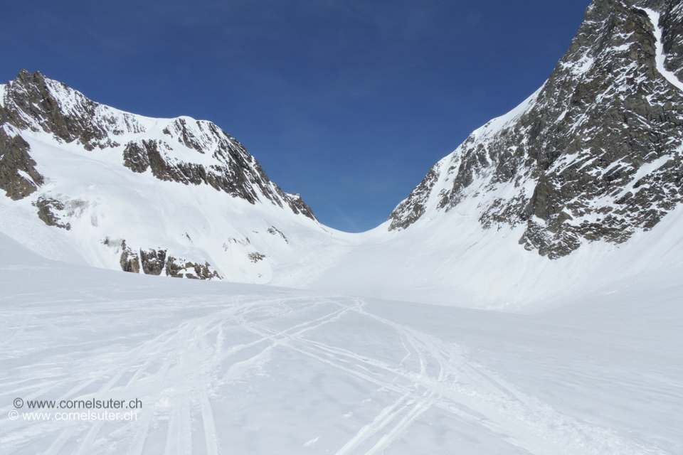 Abfahrt ins Lötschental, Sicht zurück zur Lötschenlücke 3158m