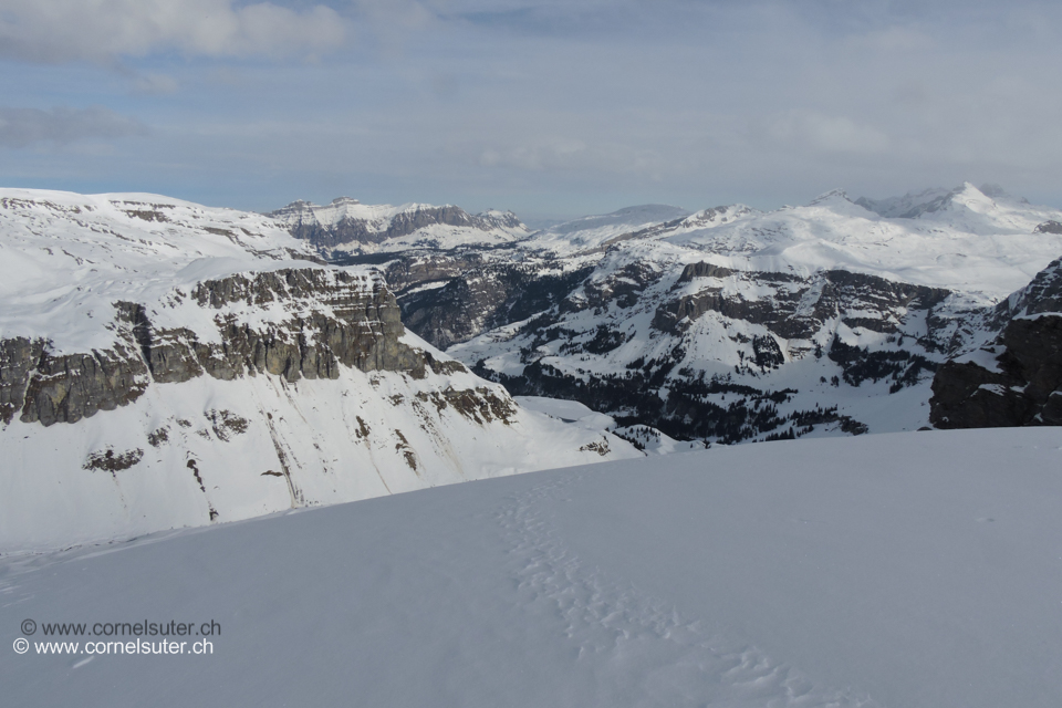 Ganz hinten der Forstberg und Druesberg.