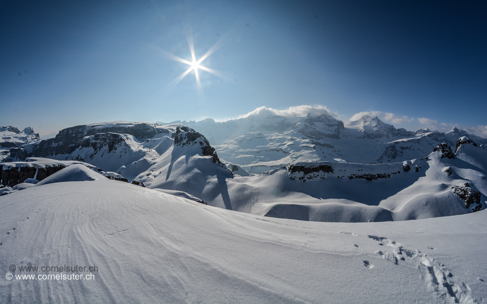 und scho dobä, was man au dem Bild nicht sieht und nicht fühlt, der Wiiiind, föööhnig!!!! Die Föhnwalze am Clariden bis zum Schärhorn.