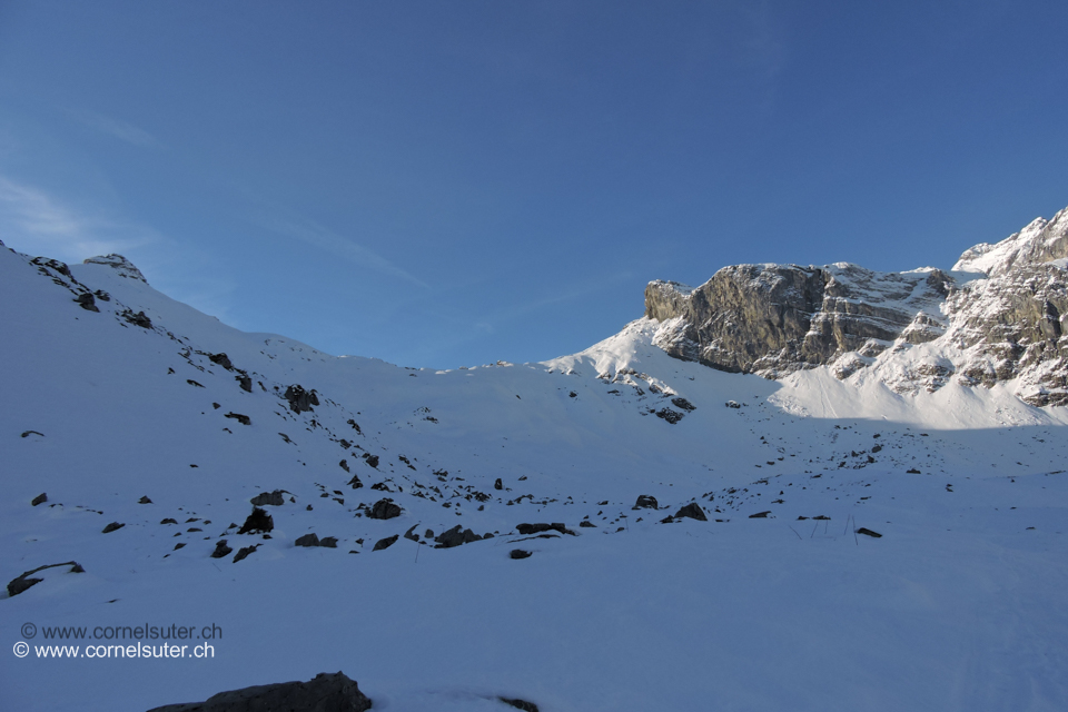 Sicht zur Ruosalpler Chulm 2178m, links oben der Turm Pt.2318