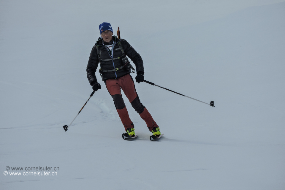 Wieder unten bei der grossen Mulde des Kartigels war es schon fast wieder Piste, tragender harter Schnee. Die weitere Abfahrt war Frühlingshaft, warm und der Schnee Firnte etwas auf.