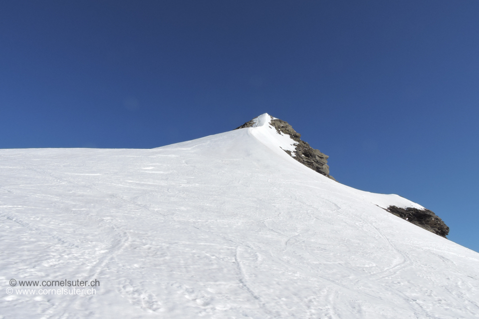 Hinauf zum Skidepot.