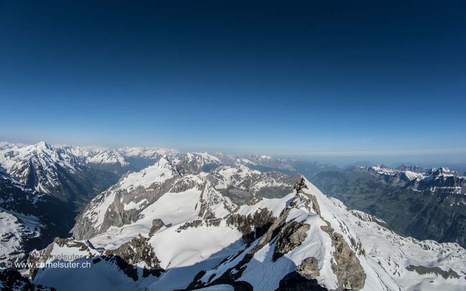 Aussicht 4, Maderantertal bis rechts zum Schächental.....