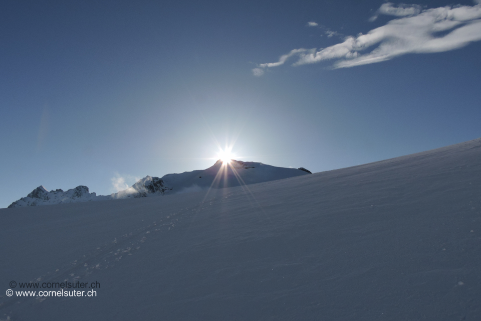 Die Sonne genau über dem Sustenhorn 3503m.
