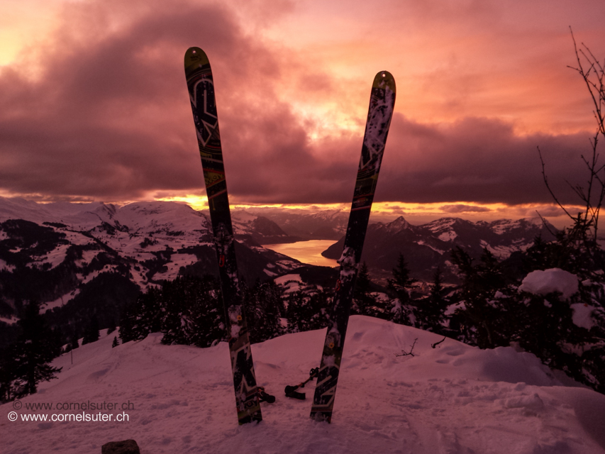 Fyrabig Skitour am 30.November 2015, illgau Deponieplatz 862m - Laucherenstöckli 1756m