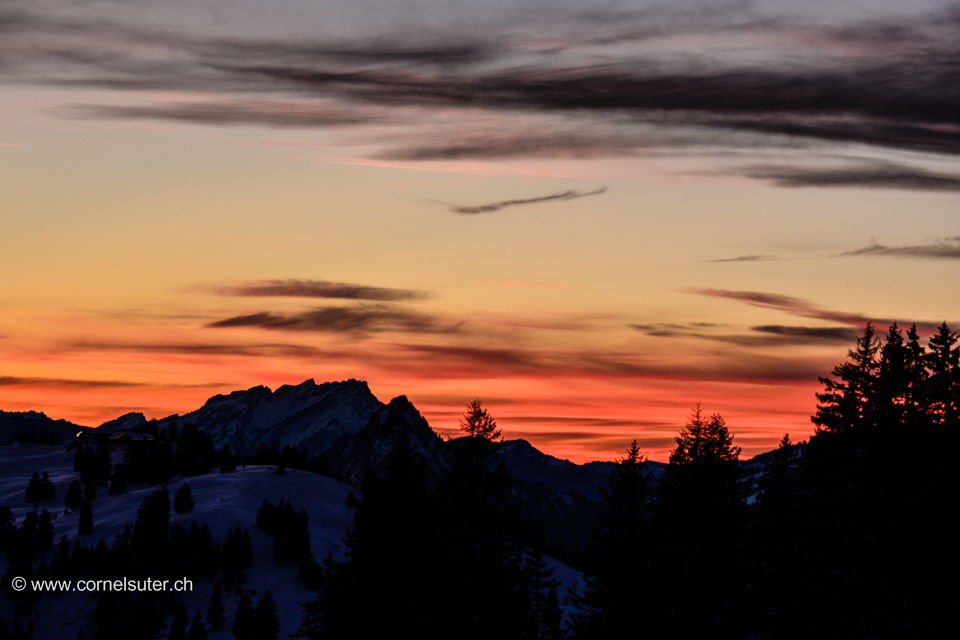 Skitour Training am 12.Januar 2015, Handgruobi 1067m - Brünnelistock 1594m, Sicht über die Rotenflue zum Pilatus.