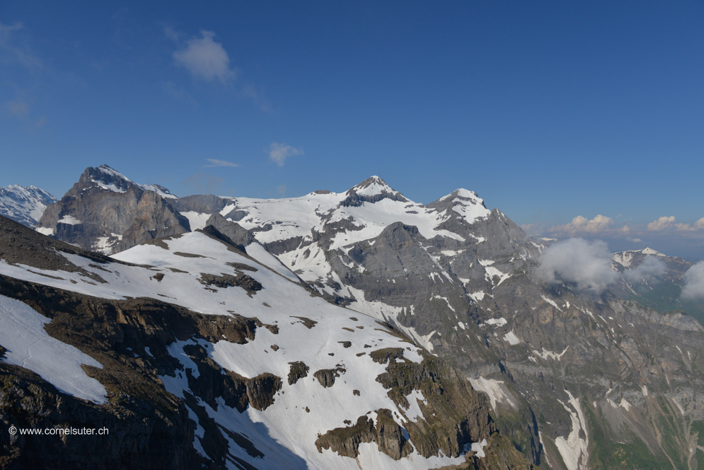 Sicht zum Brunnistock 2952m (Klick Bericht lesen) , Uri-Rotstock 2928m und Schlieren 2830m (Klick Bericht lesen)