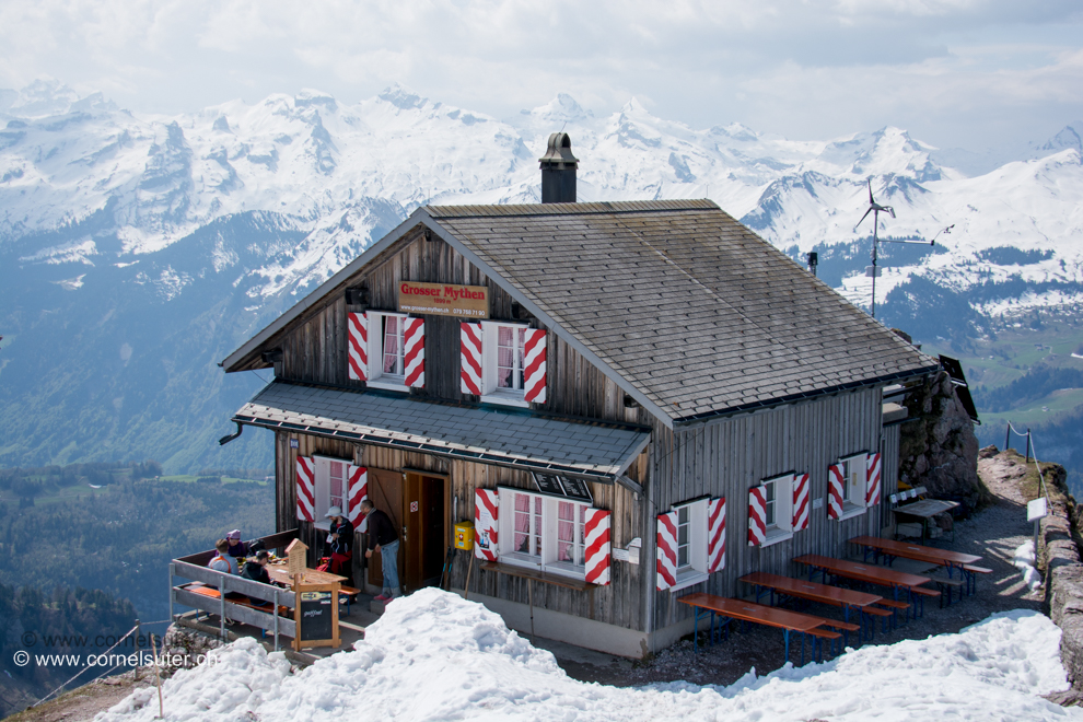 Gipfelrestaurant auf dem Gross Mythen 1899m. (www.grosser-mythen.ch)