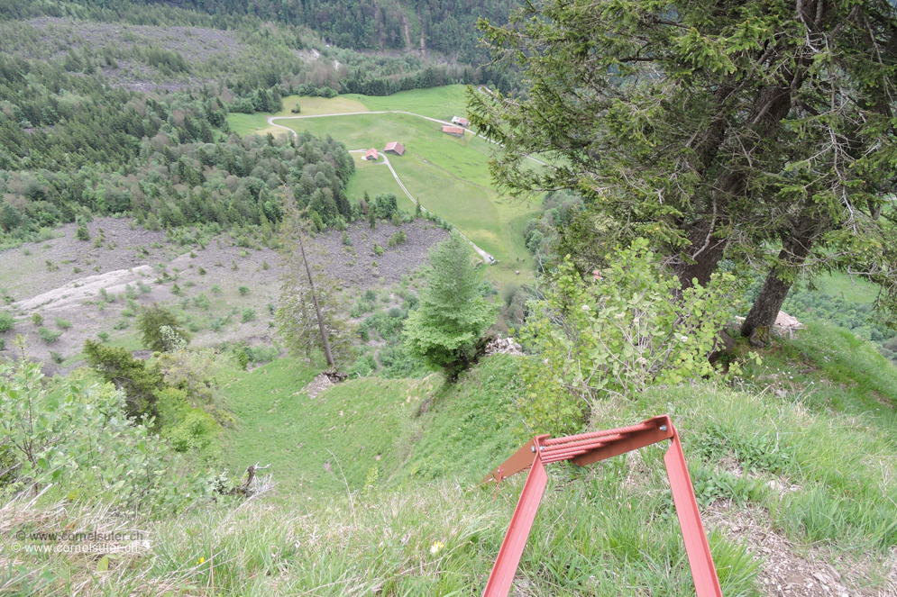 Wieder bei der Leiter, Tiefblick hinunter nach Horgrasen..