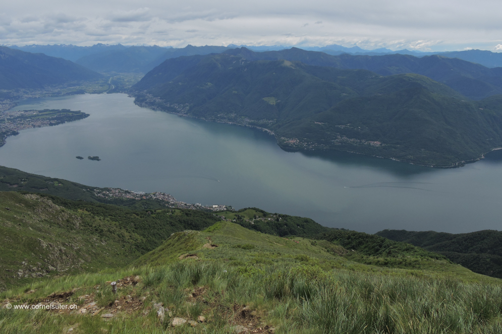 .. und immer mit Sicht auf dem Lago Maggiore.