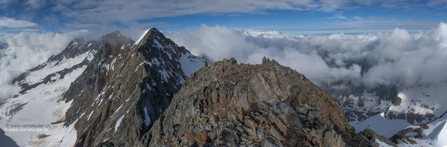 Pano auf dem Mittler Tierberg 3418m. Sicht zum Hinteren Tierberg usw.
