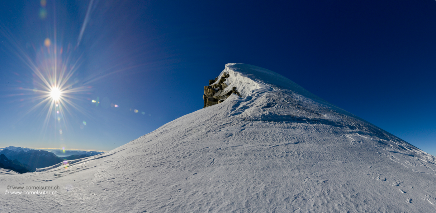 Angekommen beim Rhonejoch (Klick, Karte) mit Pickel und Steigeisen hinauf zum Gipfel.