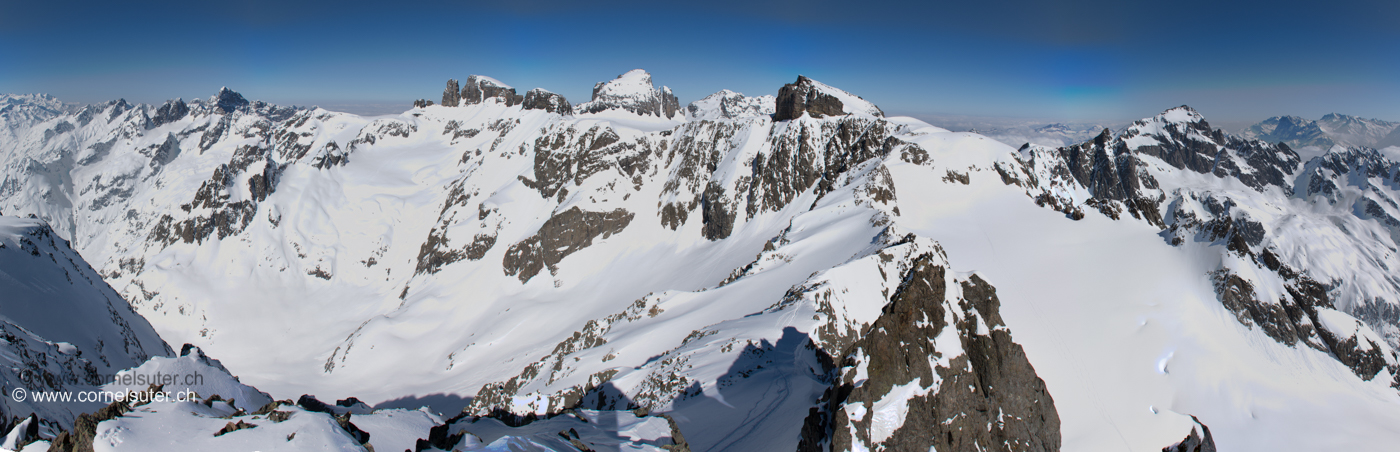 Pano Sicht von Links Das Wetterhorn 3692m bis nach Rechts zum Tödi 3614m.