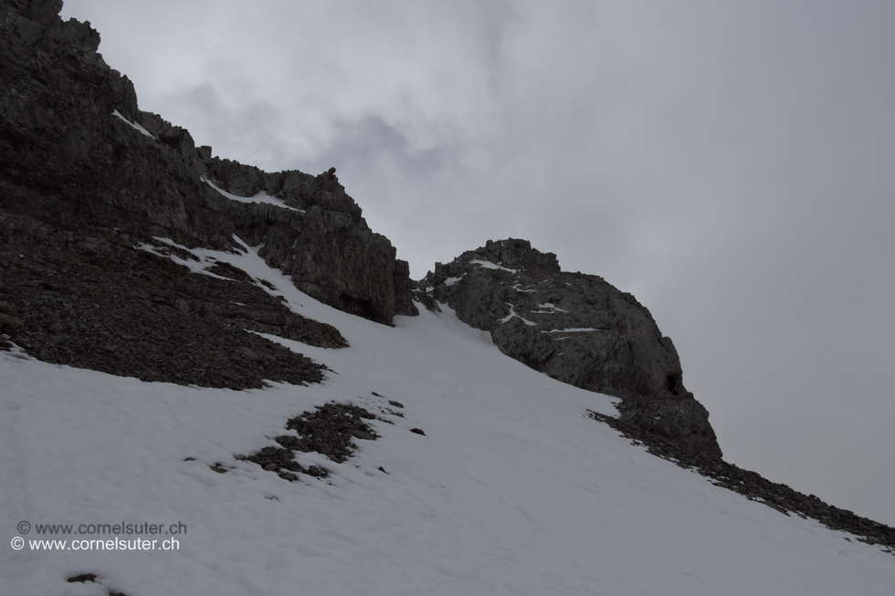 Fussaufstieg durch das Couloir auf das Gipfelplateau