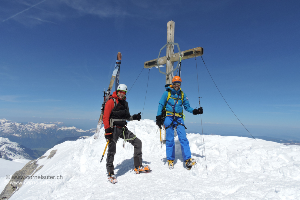 Gipfelbild auf dem Clariden 3267m, nun steigen wir über den Westgrat hinab....