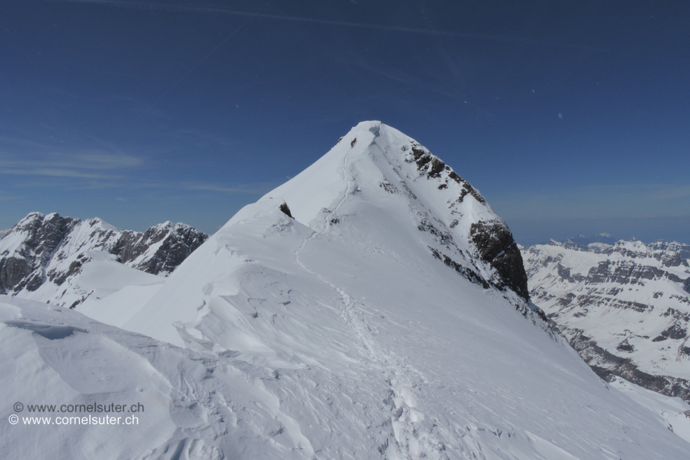 Kurz hinauf steigen zum Vorgipfel 3191m.
