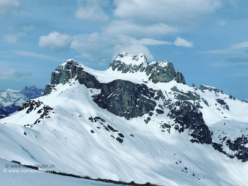 ufum Rau Stöckli 2290m. Sicht zur Läged und Schächätaler Windgällen