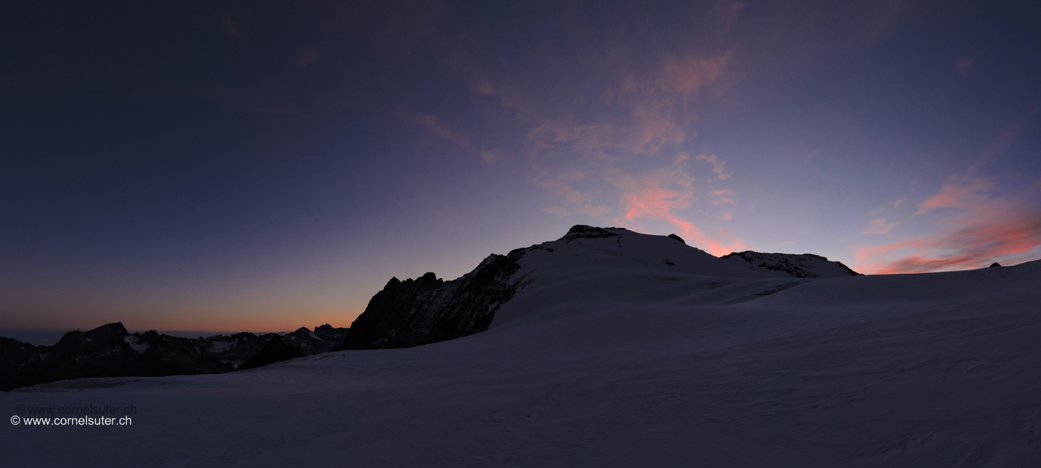 Morgenröte am Sustenhorn 3503m und über der Sustenlimi