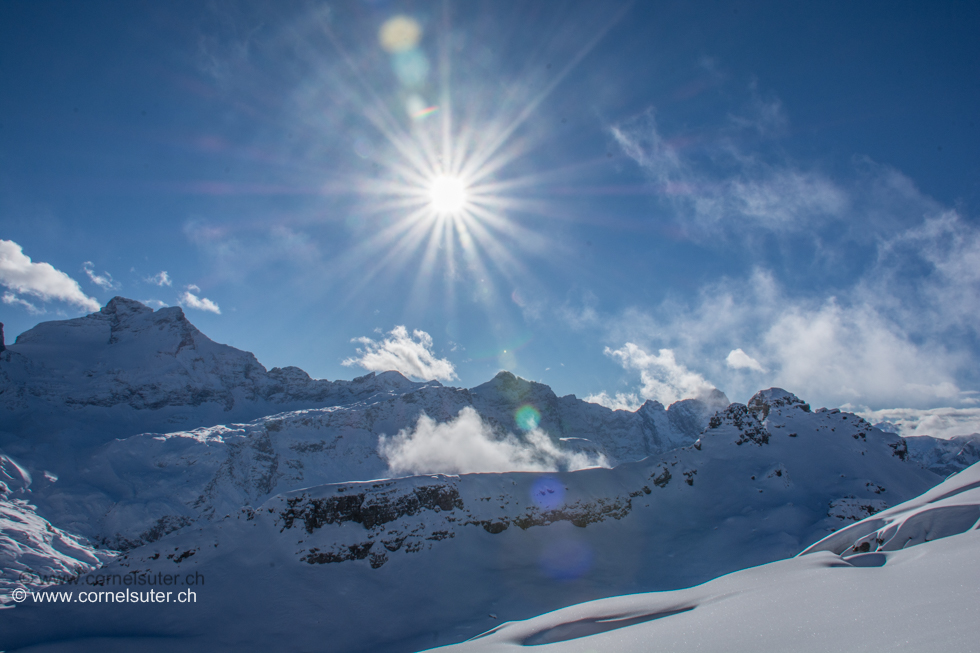 Das Schärhorn 3294m strahlt mit der Sonne um die Wette.